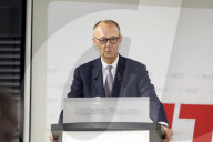 Königin Silvia von Schweden und Friedrich Merz bei der Verleihung des Deutschen Mittelstandspreises in Berlin