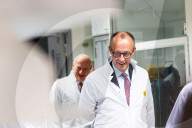 Offizieller Antrittsbesuch von Bundeskanzler Merz beim Land Berlin - hier bei Berlin Space Technologies im Technologiepark Adlershof