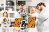 Offizieller Antrittsbesuch von Bundeskanzler Merz beim Land Berlin - hier bei Berlin Space Technologies im Technologiepark Adlershof