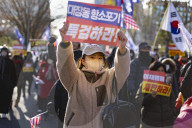 Conservatives Rally Outside PPP HQ Supporting Yoon Suk-yeol