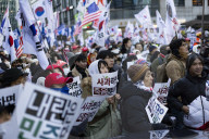 Conservatives Rally Outside PPP HQ Supporting Yoon Suk-yeol