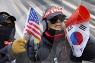 Conservatives Rally Outside PPP HQ Supporting Yoon Suk-yeol