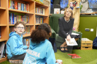 Wife of German President Steinmeier reads to UK school kids
