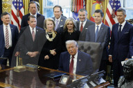 Trump announces lower car fuel economy standards