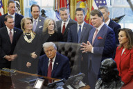 Trump announces lower car fuel economy standards