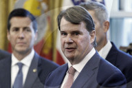 Trump announces lower car fuel economy standards