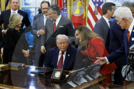 Trump announces lower car fuel economy standards