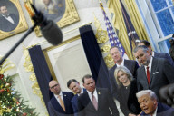 Trump announces lower car fuel economy standards