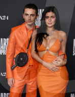 PEOPLE - Timothee Chalamet und Kylie Jenner in Orange an Screening in LA