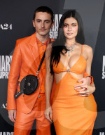 PEOPLE - Timothee Chalamet und Kylie Jenner in Orange an Screening in LA