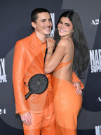 PEOPLE - Timothee Chalamet und Kylie Jenner in Orange an Screening in LA