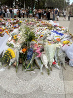 NEWS - Gedenken und Andacht am Bondi Beach am Tag nach der Schiesserei