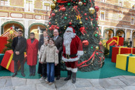 ROYALS - Prinz Albert und Prinzessin Charlene empfangen Kinder zum Weihnachtsbaum in Monaco