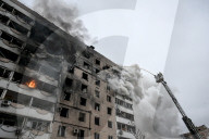 Russian guided bomb strikes apartment block in Zaporizhzhia