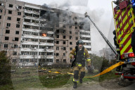 Russian guided bomb strikes apartment block in Zaporizhzhia