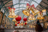 Christmas Shoppers Westminster, London.