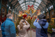 Christmas Shoppers Westminster, London.