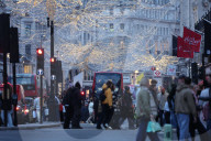 Last minute Christmas shoppers in London