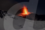 NEWS -  Der schneebedeckte Aetna bricht weiterhin aus