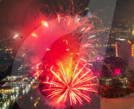 Las Vegas welcomes New Year with spectacular fireworks despite rain