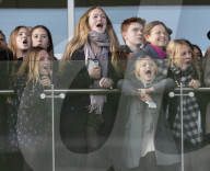 Zara Tindall bei den Neujahrsrennen auf dem Cheltenham Racecourse