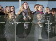 Zara Tindall bei den Neujahrsrennen auf dem Cheltenham Racecourse