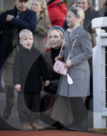 Zara Tindall bei den Neujahrsrennen auf dem Cheltenham Racecourse