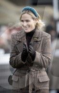 Zara Tindall bei den Neujahrsrennen auf dem Cheltenham Racecourse