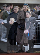 Zara Tindall bei den Neujahrsrennen auf dem Cheltenham Racecourse