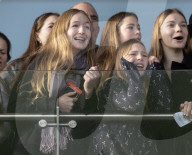 Zara Tindall bei den Neujahrsrennen auf dem Cheltenham Racecourse