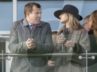 Zara Tindall bei den Neujahrsrennen auf dem Cheltenham Racecourse