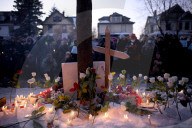 ICE Minneapolis: Agent Kills Woman Amid Immigration Crackdown