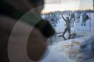 FEATURE - Während des Cold Response 26 Manövers: U.S. Marines bei einem Winterkriegsführungskurs im schwedischen Kalix