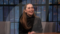 Emilia Clarke au Late Night with Seth Meyers show