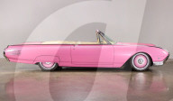 FEATURE -  Ein Traum in Pink: Mariah Careys 1961er Ford Thunderbird ist das Highlight der MusiCares Grammys Week Auktion