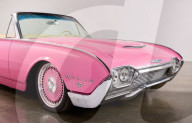 FEATURE -  Ein Traum in Pink: Mariah Careys 1961er Ford Thunderbird ist das Highlight der MusiCares Grammys Week Auktion
