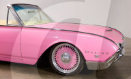 FEATURE -  Ein Traum in Pink: Mariah Careys 1961er Ford Thunderbird ist das Highlight der MusiCares Grammys Week Auktion