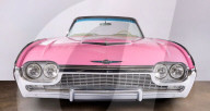 FEATURE -  Ein Traum in Pink: Mariah Careys 1961er Ford Thunderbird ist das Highlight der MusiCares Grammys Week Auktion