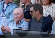 PEOPLE - Roger Federer sitzt neben Rod Laver Tennis am Eröffnungspiel des Australian Open