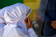 NEWS - Indonesien: Drei Paare, die gegen die Scharia verstossen haben, werden in Banda Aceh durch Auspeitschen bestraft