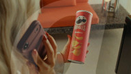 Images de la publicité "Pringles" pour le Super Bowl 2026 avec Sabrina Carpenter