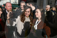 Sarah Knafo rencontre les parisiens rue Lévis dans le XVIIe arrondissement de Paris