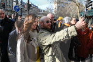 Sarah Knafo rencontre les parisiens rue Lévis dans le XVIIe arrondissement de Paris