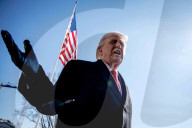 Le président Donald Trump s'adresse aux journalistes avant de quitter la pelouse sud de la Maison Blanche à bord du Marine One