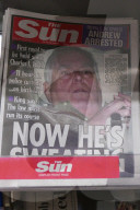 ROYALS - Andrew Mountbatten-Windsor-Verhaftung auf allen Titelseiten der britischen Zeitungen