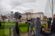 ROYALS -  Andrew Verhaftung: Medien vor dem Buckingham Palace