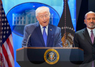 Le président des États-Unis, Donald J. Trump, a fait une déclaration en réaction à la décision de la Cour suprême des États-Unis invalidant la plupart de ses droits de douane, à la Maison Blanche de Washington