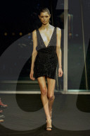 Défilé Julien Macdonald "Collection Prêt-à-Porter Automne/Hiver 2026-2027" lors de la Fashion Week de Londres (LFW)