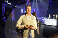 Quentin Fillon-Maillet préside la cérémonie de retour de la délégation française et la remise du drapeau olympique à la France, le lendemain de la cérémonie de clôture des Jeux olympiques d'hiver de Milan-Cortina 2026