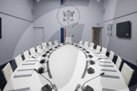 Emmanuel Macron, président de la République française, co-préside une réunion de la Coalition des volontaires, en visioconférence, au palais de l'Elysée